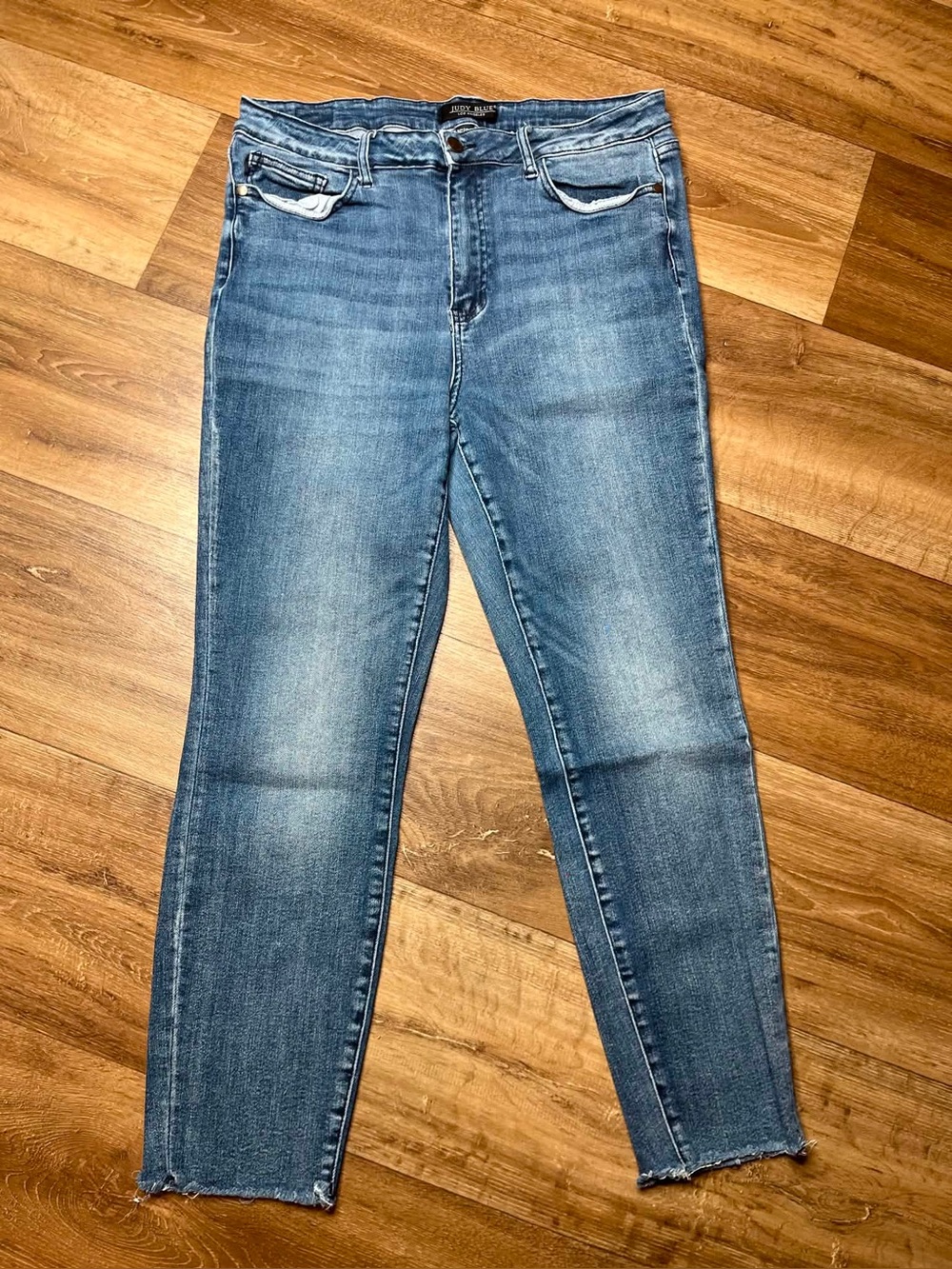 Judy Blue Jeans 15/32 Medium Dark Wash Raw Hem High Rise